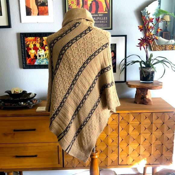 COPY - Lines Maglia Italian MoHair Knit Blend Butterscotch & Grey Poncho - Picture 3 of 5